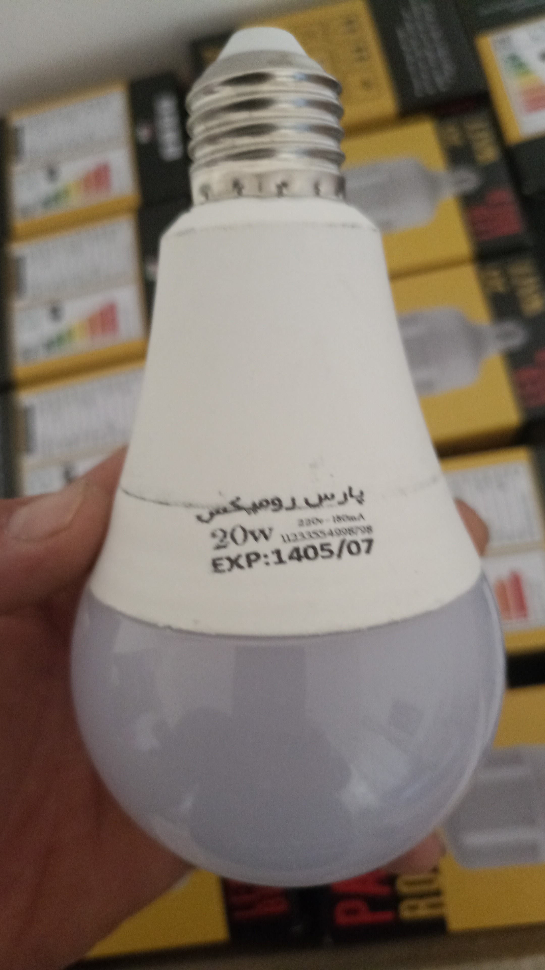 لامپ 20وات حبابی مهتابی جنس درجه 1نوع بدنه abs