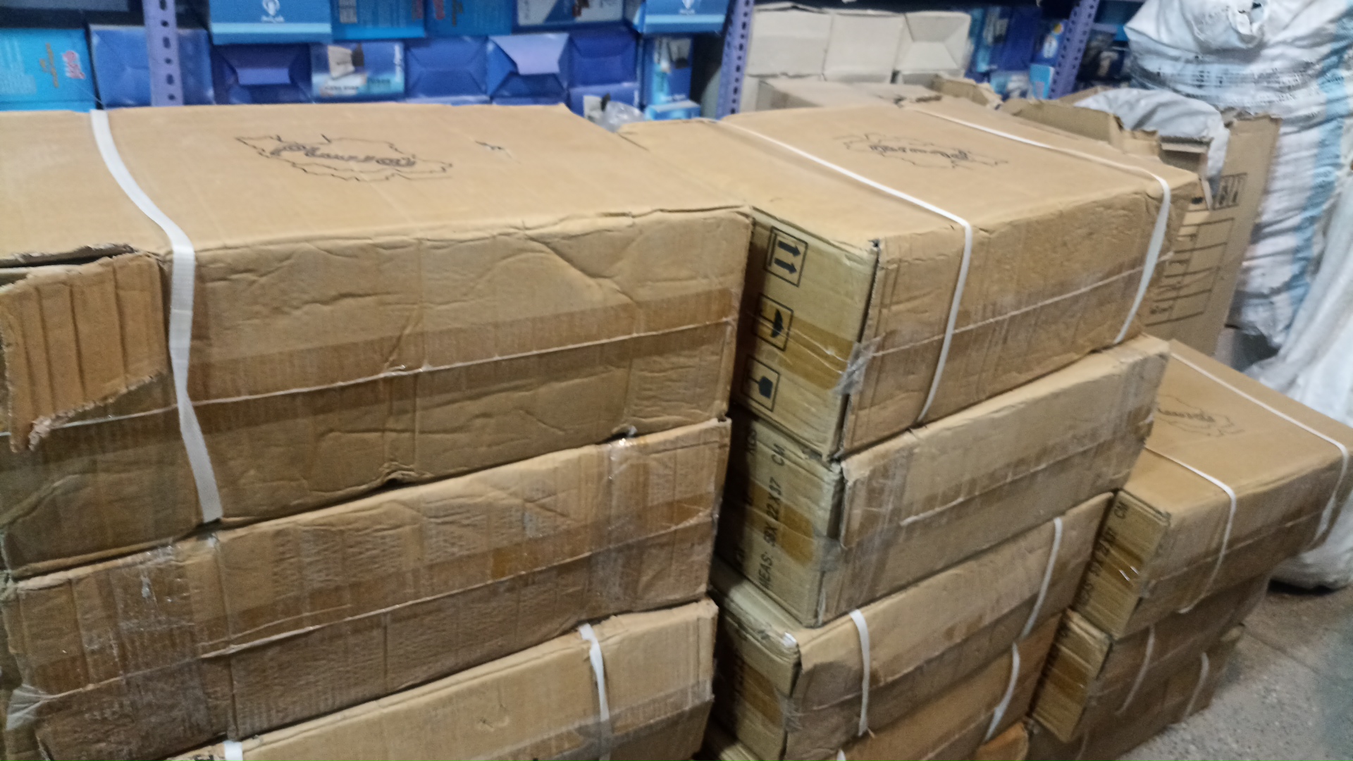 تبدیل سه به دو جنس خوب 16 آمپر250v  برند نورسام  ارتدار/کارتن 600عددی